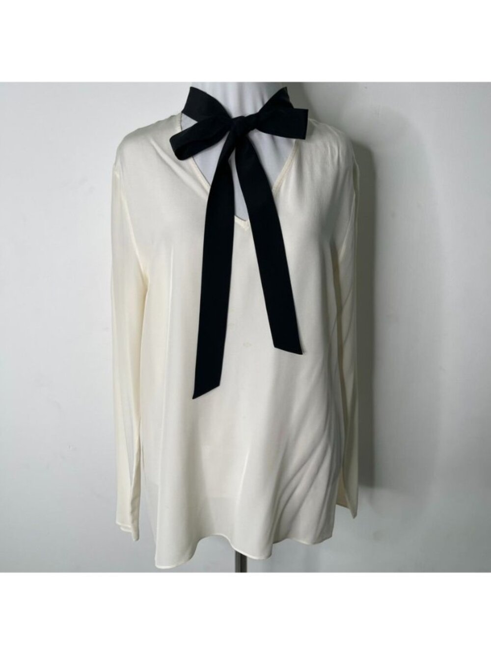 Cuyana Silk Bow Blouse Large L Cream Off White V-Neck Long Sleeve Black Tie